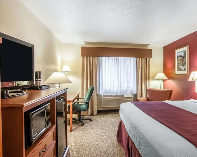 غرفة بسرير كينج لذوي الإعاقة، Quality Inn Downtown Convention Center 1/4