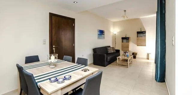 4 Bedrooms, 1 King and 2 Queen Beds, Sea View, Aroma Villas 8/8