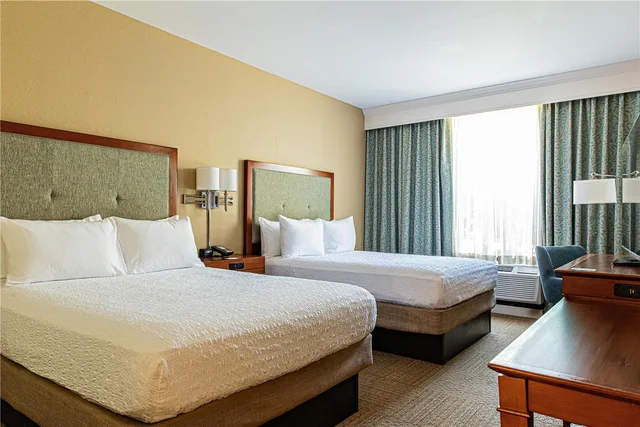 استوديو بريميوم بسريرين كوين، Hampton Inn Charleston Daniel Island 1/2