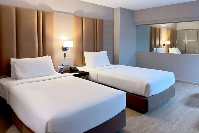 Grand, Deluxe, Twin Beds, No Window، Ramada by Wyndham Bangkok Sukhumvit 11 5/6