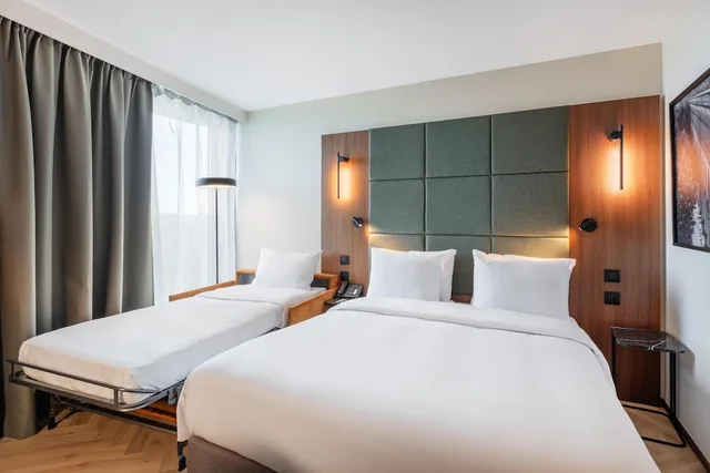 غرفة بريميوم بسرير كينج في طابق مرتفع، Crowne Plaza Montpellier Corum 1/5