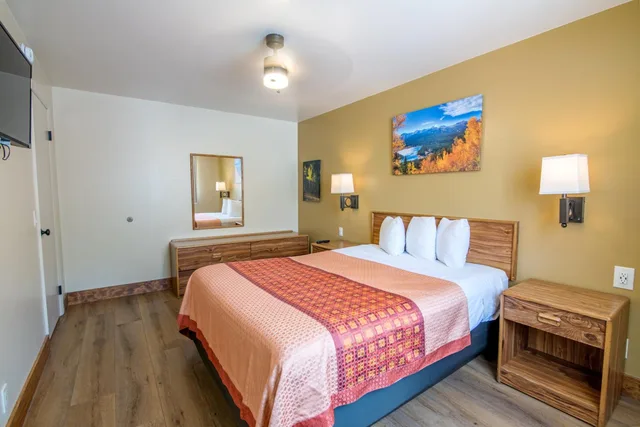 غرفة بسريرين كوين بمطبخ، Glenwood Springs Cedar Lodge 1/7