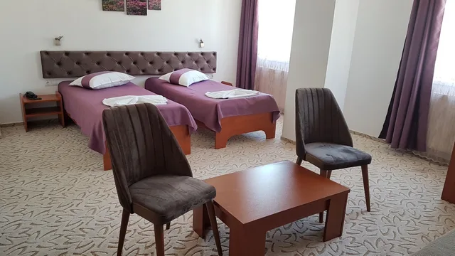 جناح، Alexis Hotel 8/10