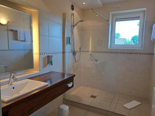 جناح جونيور بسرير كينج بشرفة، Hotel Heide-Kröpke 6/7