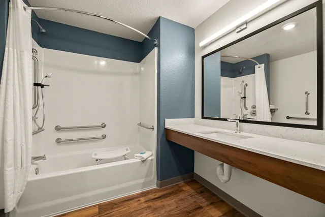 جناح بسرير كينج لذوي الإعاقة، WoodSpring Suites Port Orange - Daytona Beach 3/3