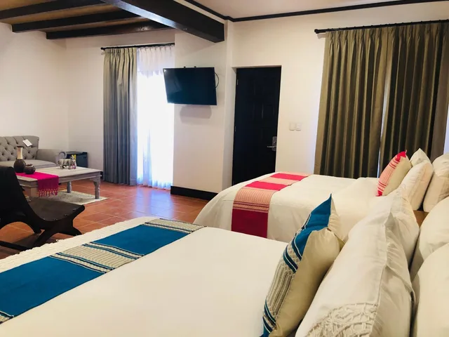 جناح جونيور، Hotel La Casa de Adobe 10/10