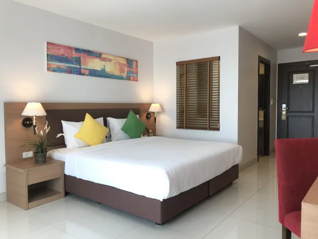 غرفة ديلوكس عائلية بسرير كينج وسريرين منفصلين بإطلالة على البحر بجاكوزي، Riche Hua Hin 4/9