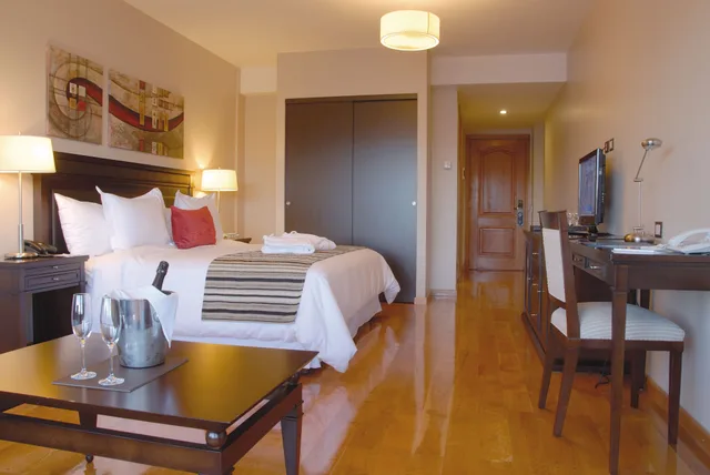 جناح جونيور بسريرين كوين بإطلالة على البحيرة، Alma del Lago Suites & Spa 2/5
