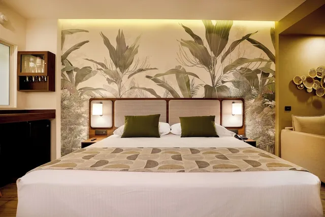 Swim Up, King Bed، RIU Guanacaste All Inclusive 2/3