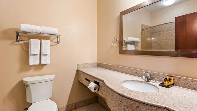غرفة قياسية بسريرين كوين، Best Western Plus Seminole Hotel and Suites 2/2