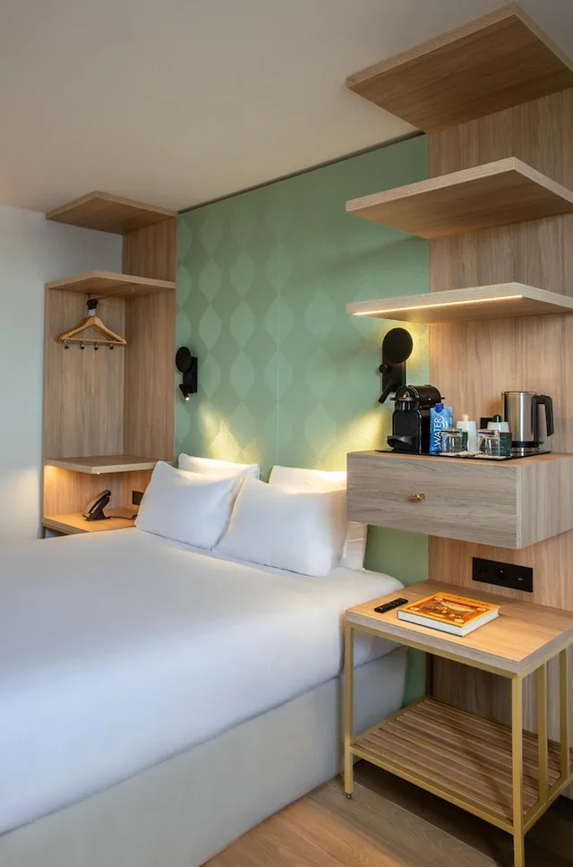 Standard, Double Bed, Kyriad Prestige Asnieres-Sur-Seine 4/10