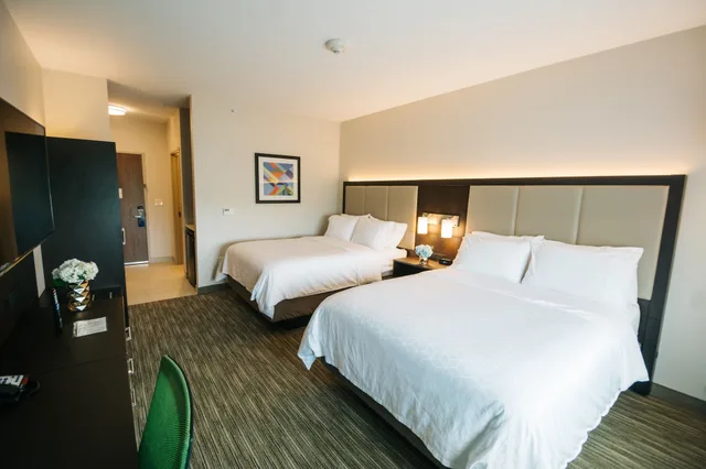 Standard, 2 Queen Beds, Holiday Inn Express & Suites Birmingham - Homewood 4/10