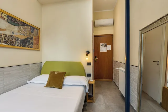 Economy, Double Bed, Small, Seven 3/7