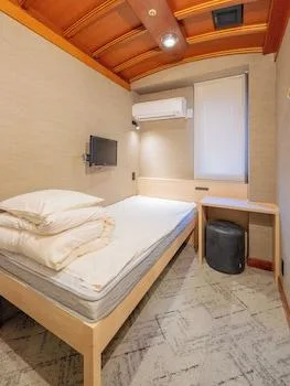 سكن مشترك مفرد للرجال بحمام مشترك، Capsule inn Osaka - Caters to Men 4/5