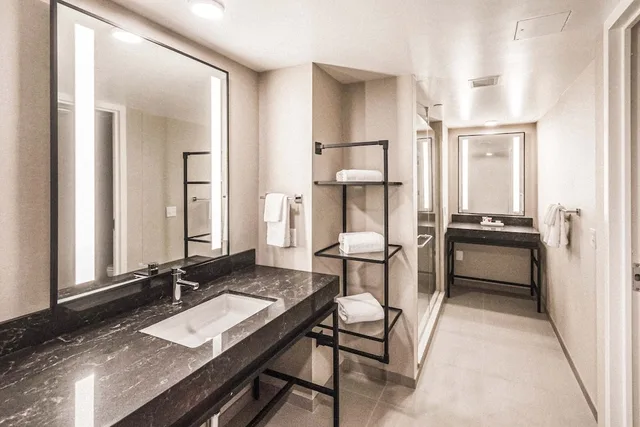 Romulus, Executive, 2 Queen Beds، Caesars Republic Lake Tahoe 5/6