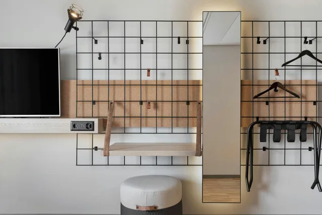 Moxy Sleeper, Guest Room, Queen Bed، Moxy Rapperswil 6/6