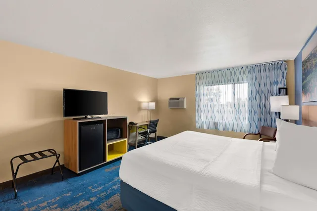 غرفة بسرير كوين، Days Inn by Wyndham Newton - LA 5/6