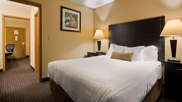 جناح عائلي بسرير كوين وسرير فردي وسرير بطابقين، Best Western Lakewinds 7/14