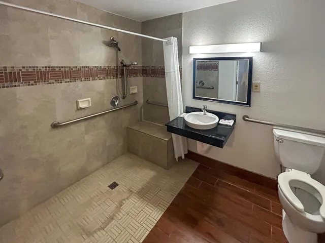2 Queen Beds - Suite, Non-Smoking, Micfridge, Motel6 Ontario, CA - Convention Center Airport 5/5