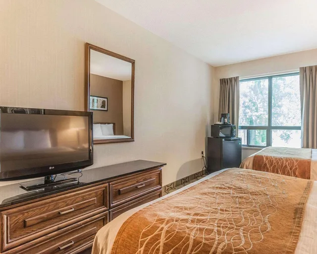 Upgrade, Queen Bed، Comfort Inn Drummondville 5/7