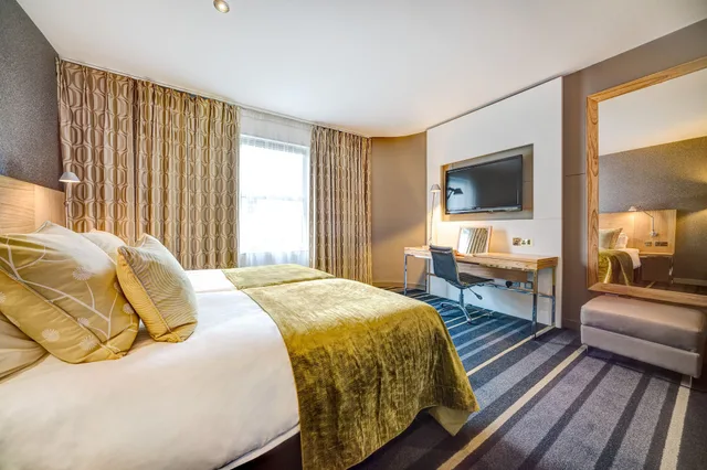 City, Twin Beds, Apex City 4/15