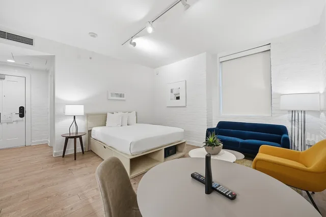 Deluxe, Studio, Mansion, Queen Bed، Placemakr Dupont Circle 8/10
