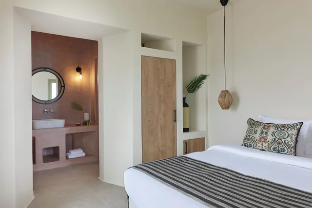 Deluxe, Suite, King Bed, Sea View, Jetted Tub, Aeon Suites - Adults Only By Mr and Mrs White 2/5