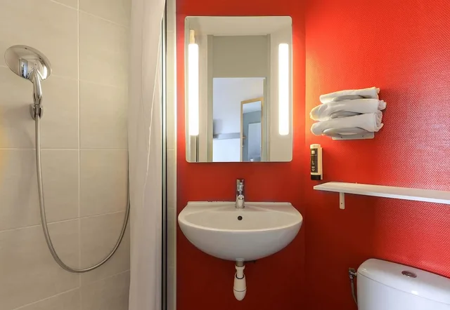 غرفة بسريرين منفصلين، B&B HOTEL Beaune Sud 2 5/5