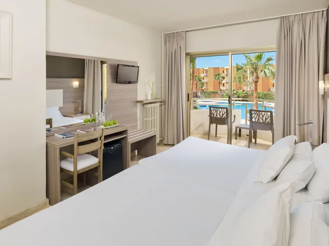 غرفة بإطلالة على المسبح مفردة بسريرين منفصلين، H10 Cambrils Playa 3/10