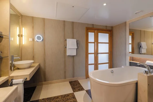 جناح جونيور سوبيريور بسرير كوين، Pestana Carlton Madeira 5/7