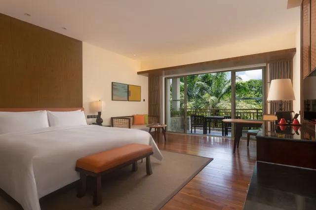 غرفة بسرير كينج بإطلالة على الجبل، Le Meridien Shimei Bay Beach Resort & Spa 3/10