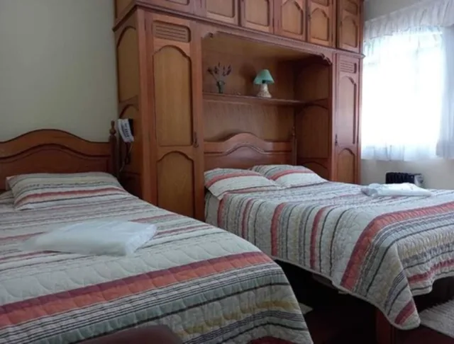 غرفة قياسية ثلاثية بسرير مزدوج وسرير فردي، Hotel Shallon Campos do Jordão 1/1