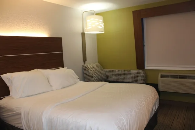 غرفة قياسية بسرير كوين، Holiday Inn Express Hotel Suites Raton 1/7