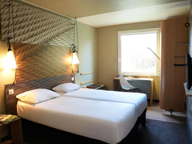 Standard, Multiple Beds، ibis Caen Porte de Bretagne 1/5