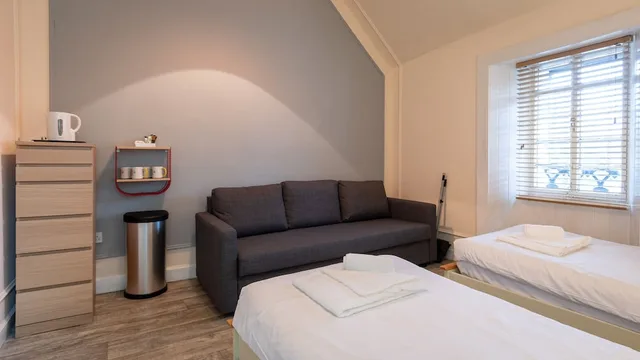 غرفة سوبيريور رباعية بسريرين منفصلين مع أريكة، Callander Hostel 4/6