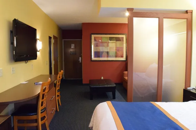 جناح جونيور بسرير كوين مع أريكة، Inn At the Finger Lakes 2/4