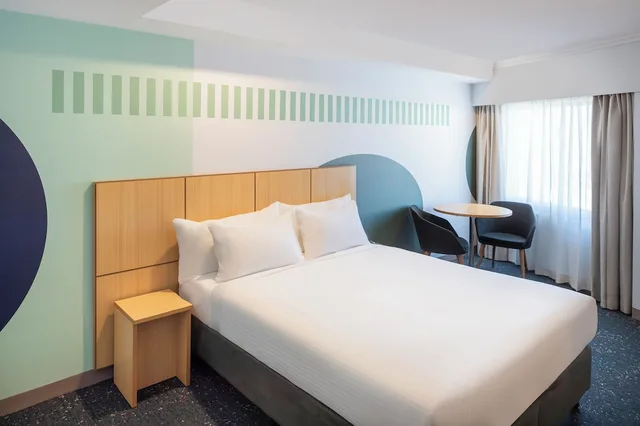 Superior, Queen Bed, ibis Styles Sydney Central 3/9