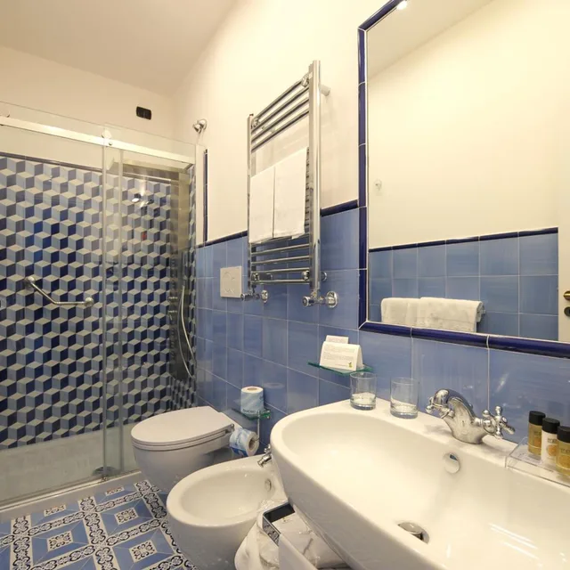 غرفة بسرير مزدوج بإطلالة على البحر، Hotel Aurora Amalfi 3/3