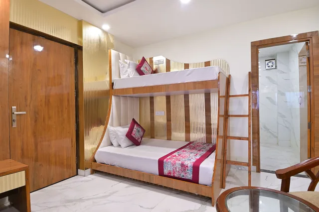 Family, 6 Beds, 2 Double Beds, Bunk Bed, Hotel Glow Inn 9/10