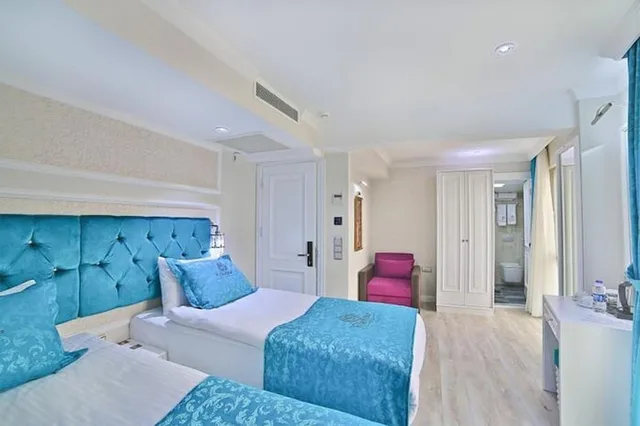 غرفة قياسية بسريرين منفصلين بإطلالة على المدينة مع أريكة، Glamour Hotel 2/2