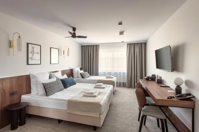 غرفة بزنس ثلاثية بسرير كوين وسرير فردي، Airinn Vilnius Hotel 1/1