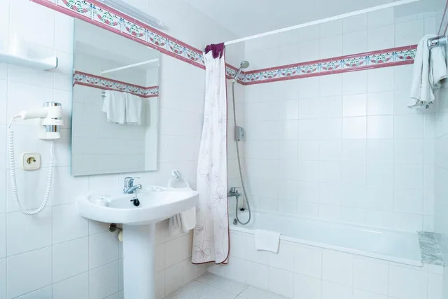 Basic, Double Bed, No Balcony، Hotel S Agoita 7/8