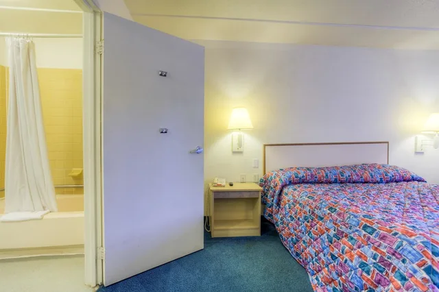 غرفة قياسية بسريرين مزدوجين لذوي الإعاقة، Motel6 Knoxville, TN - North 7/10