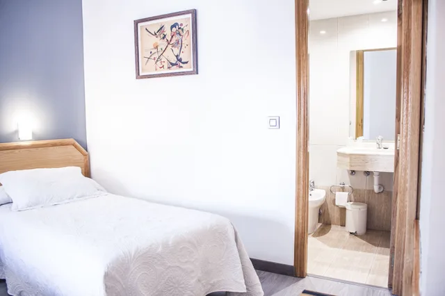 غرفة قياسية بسرير مزدوج، Nest Style Santiago 2/10