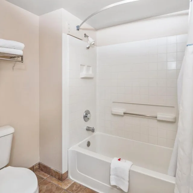 جناح بسرير كينج بغرفة نوم واحدة، Days Inn By Wyndham Lebec 1/4