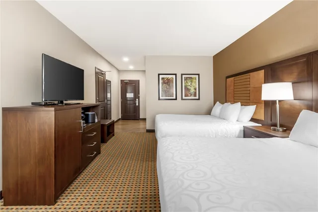 غرفة بسريرين كوين لذوي الإعاقة، Best Western Plus Hinton Inn and Suites 1/4
