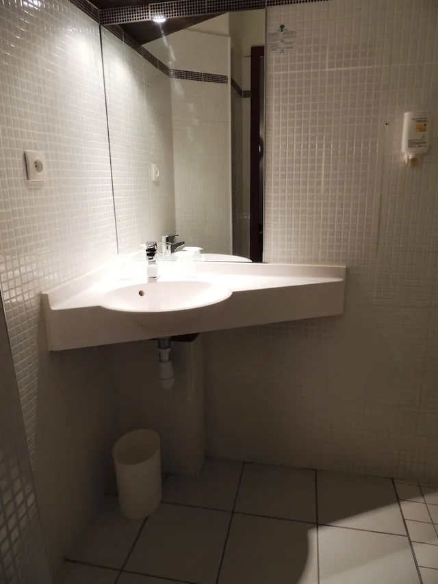 غرفة كومفورت بسرير مزدوج، HOTEL NOVELLA CONFORT NANTES EST THE ORIGINALS CITY 5/6