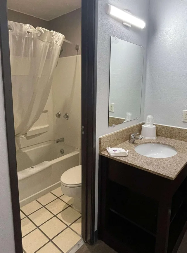 غرفة رباعية بسريرين مزدوجين لذوي الإعاقة، Motel6 Green Bay, WI - Lambeau 4/4