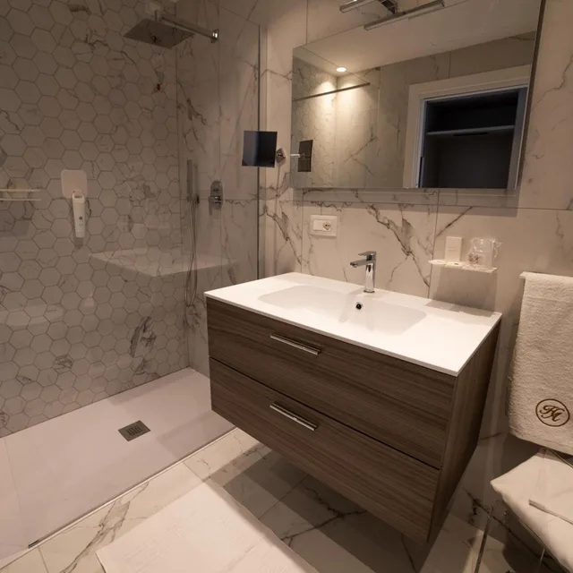 غرفة ديلوكس رباعية، Hotel Astoria 6/9