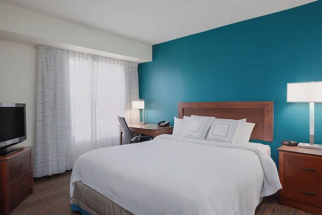 جناح بسرير كينج بغرفة نوم واحدة مع أريكة، Residence Inn by Marriott Laredo Del Mar 1/2